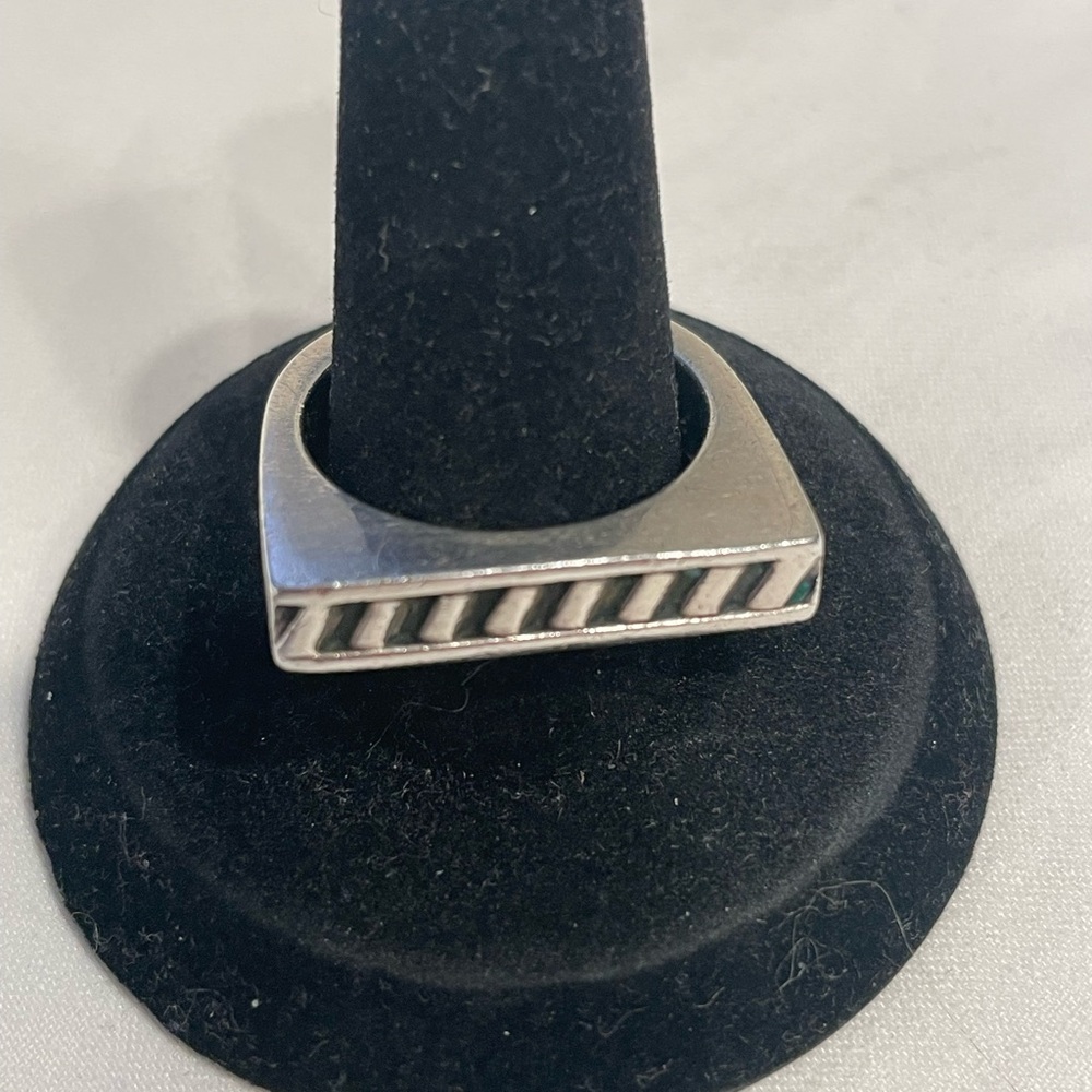 Silver modern ring size 9. Stamped Geo Art .925. Top 1" wide.